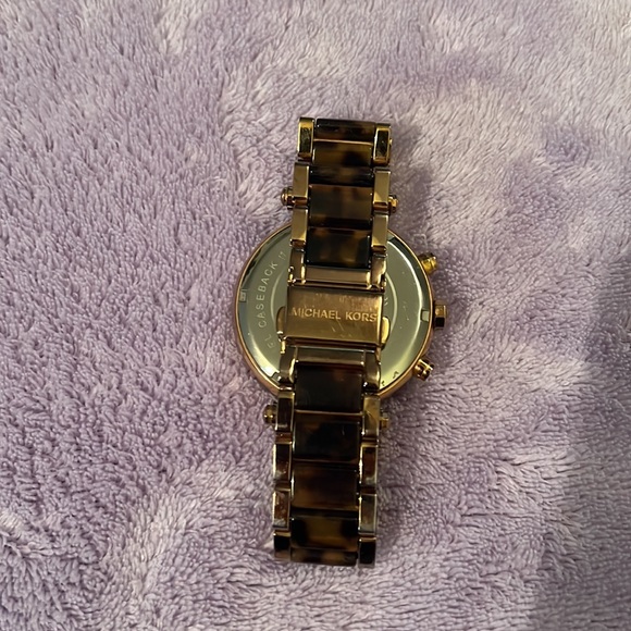 Michael Kors Women’s 
Parker Gold Tortoise
Watch MK5688 - Picture 3 of 3